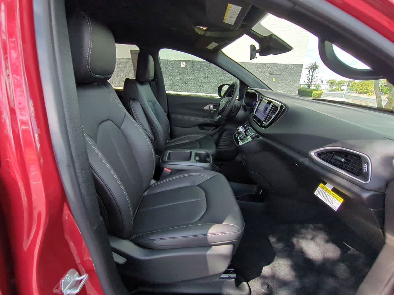 Thumbnail: 2026 Chrysler Voyager - 22