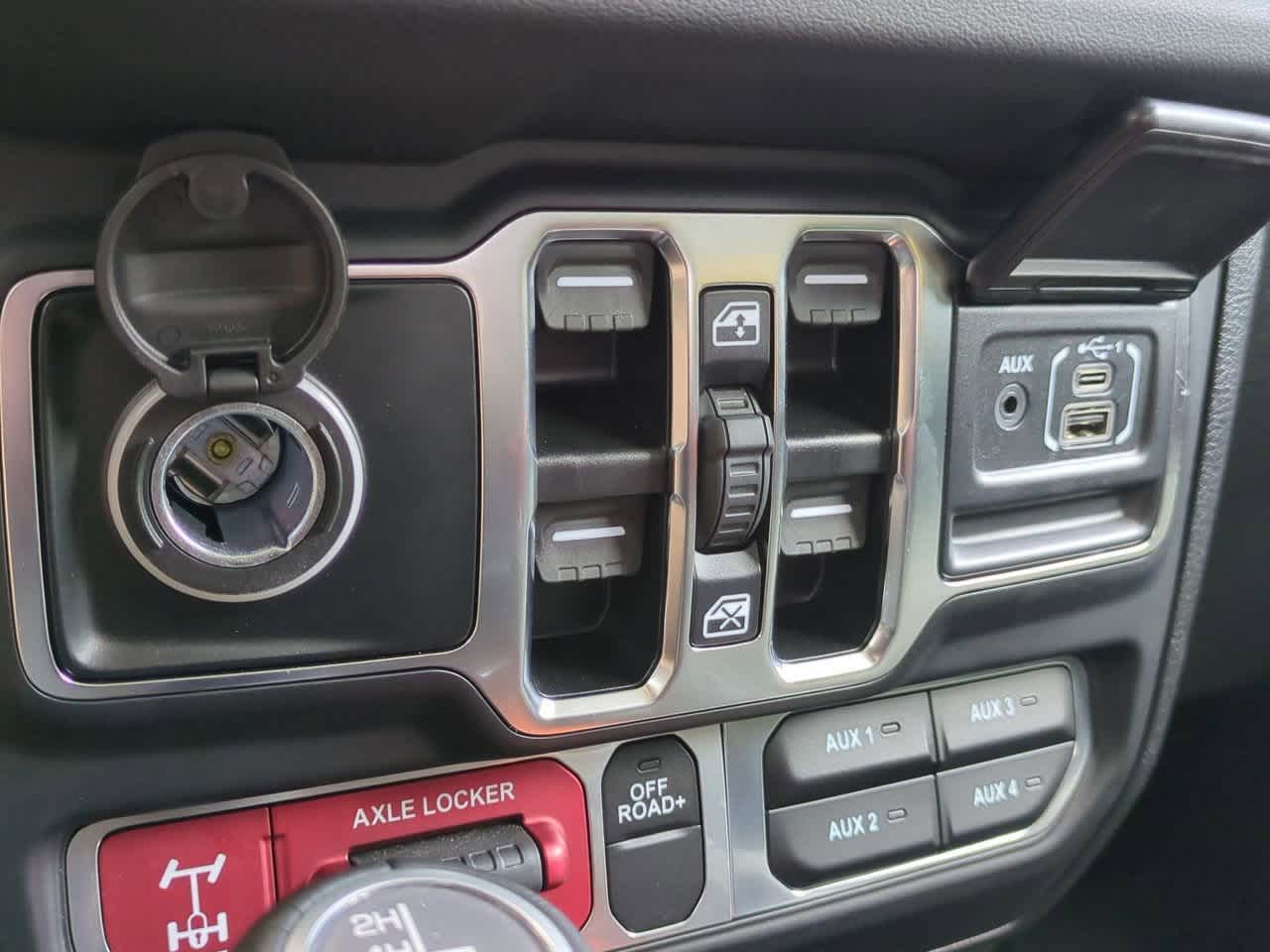 Thumbnail: 2024 Jeep Gladiator - 31