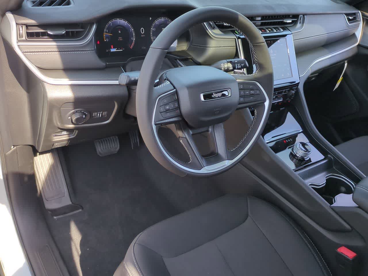 Thumbnail: 2025 Jeep Grand Cherokee - 10