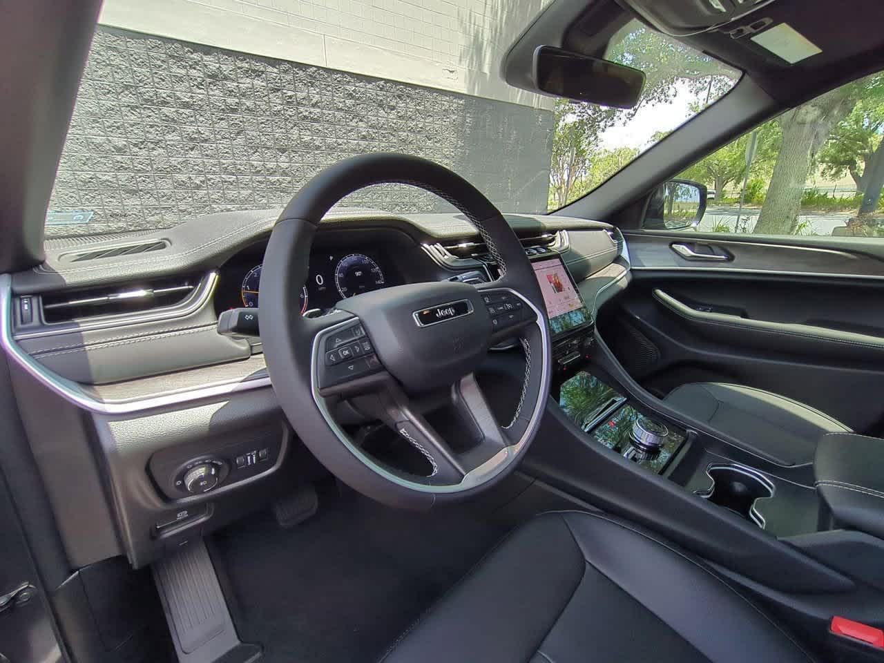 Thumbnail: 2025 Jeep Grand Cherokee - 10