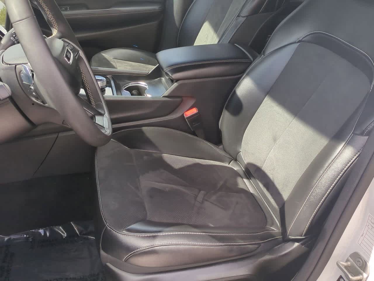 Thumbnail: 2024 Jeep Grand Cherokee L - 17