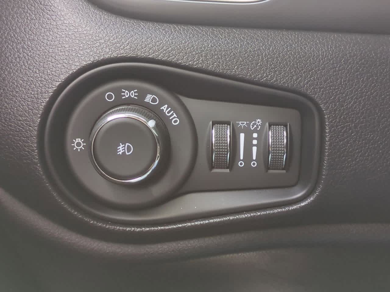 Thumbnail: 2018 Jeep Renegade - 18