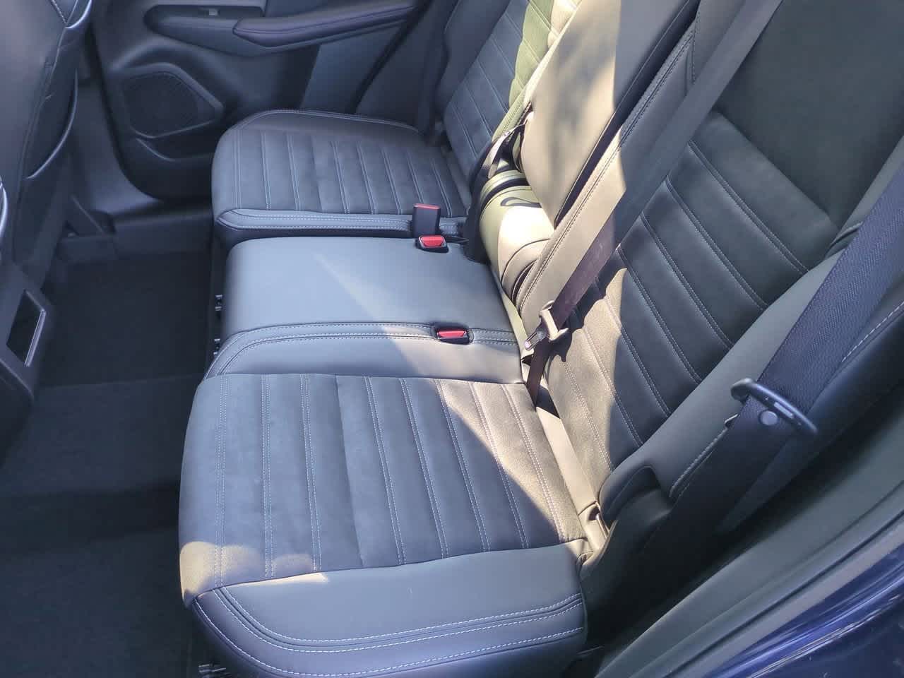 Thumbnail: 2024 Mitsubishi Outlander - 21