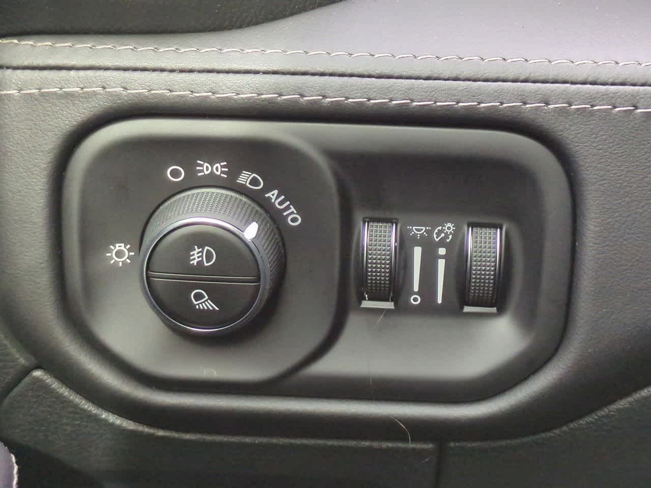 Thumbnail: 2026 RAM 1500 - 17