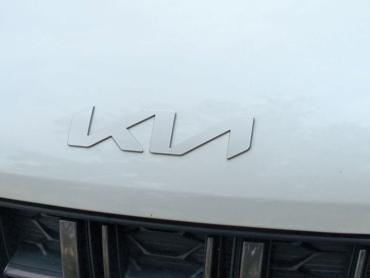 2024 Kia Carnival LX 12
