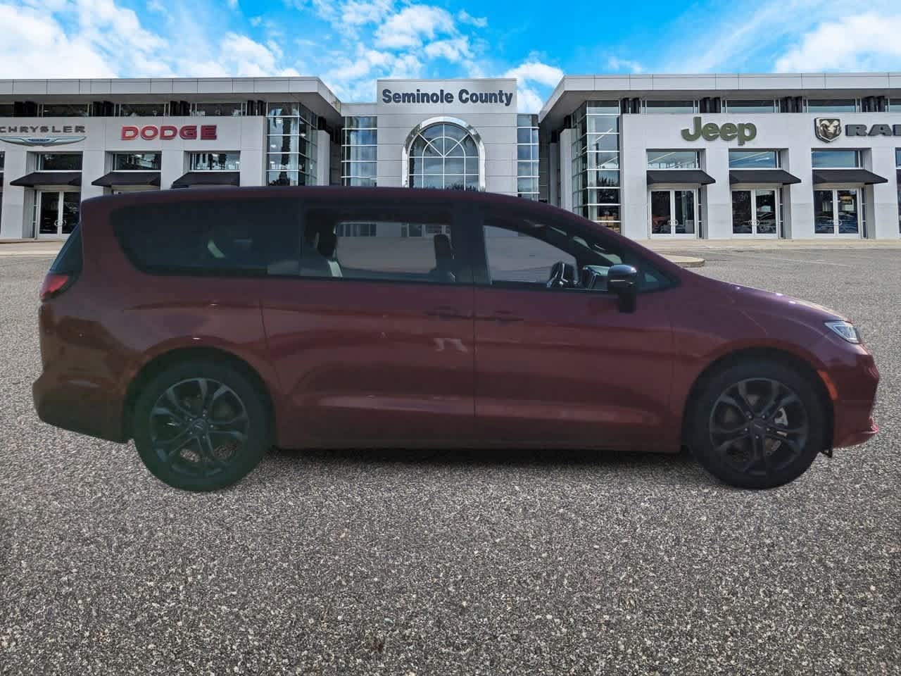 Thumbnail: 2026 Chrysler Pacifica - 9