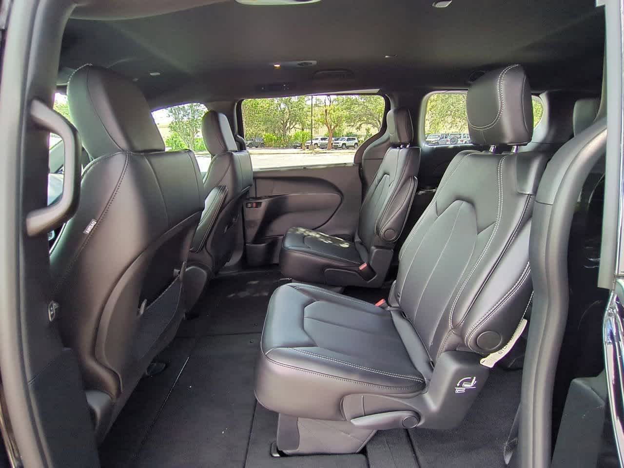 Thumbnail: 2026 Chrysler Voyager - 19