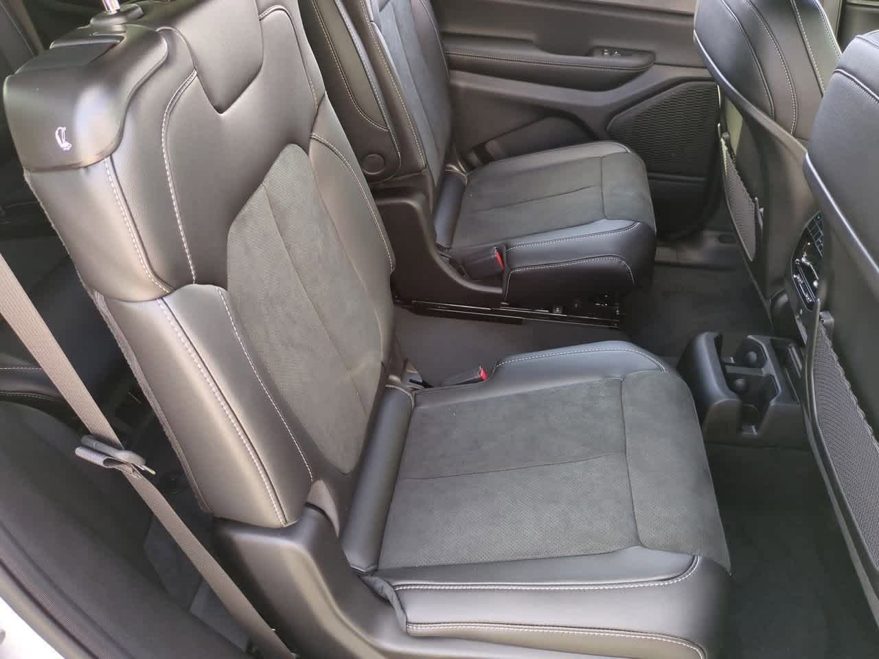 Thumbnail: 2025 Jeep Grand Cherokee L - 22