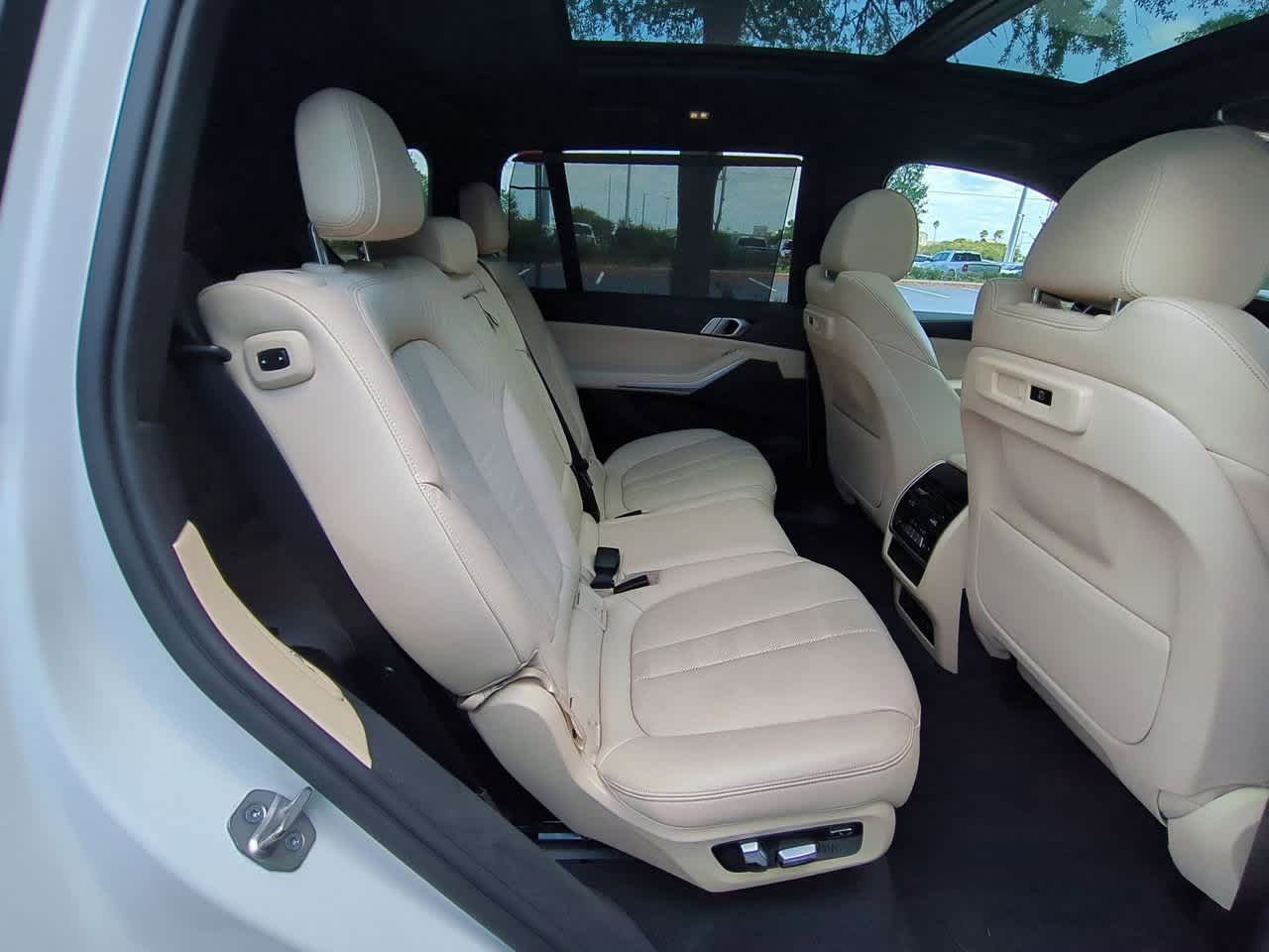 2022 BMW X7 xDrive40i 22