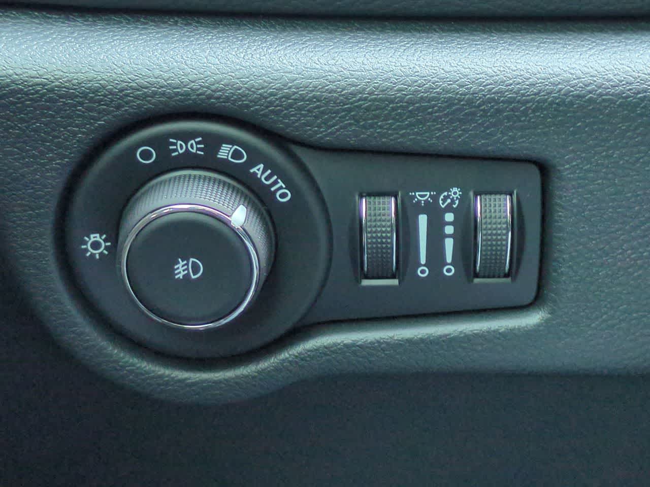 Thumbnail: 2026 Chrysler Pacifica - 18