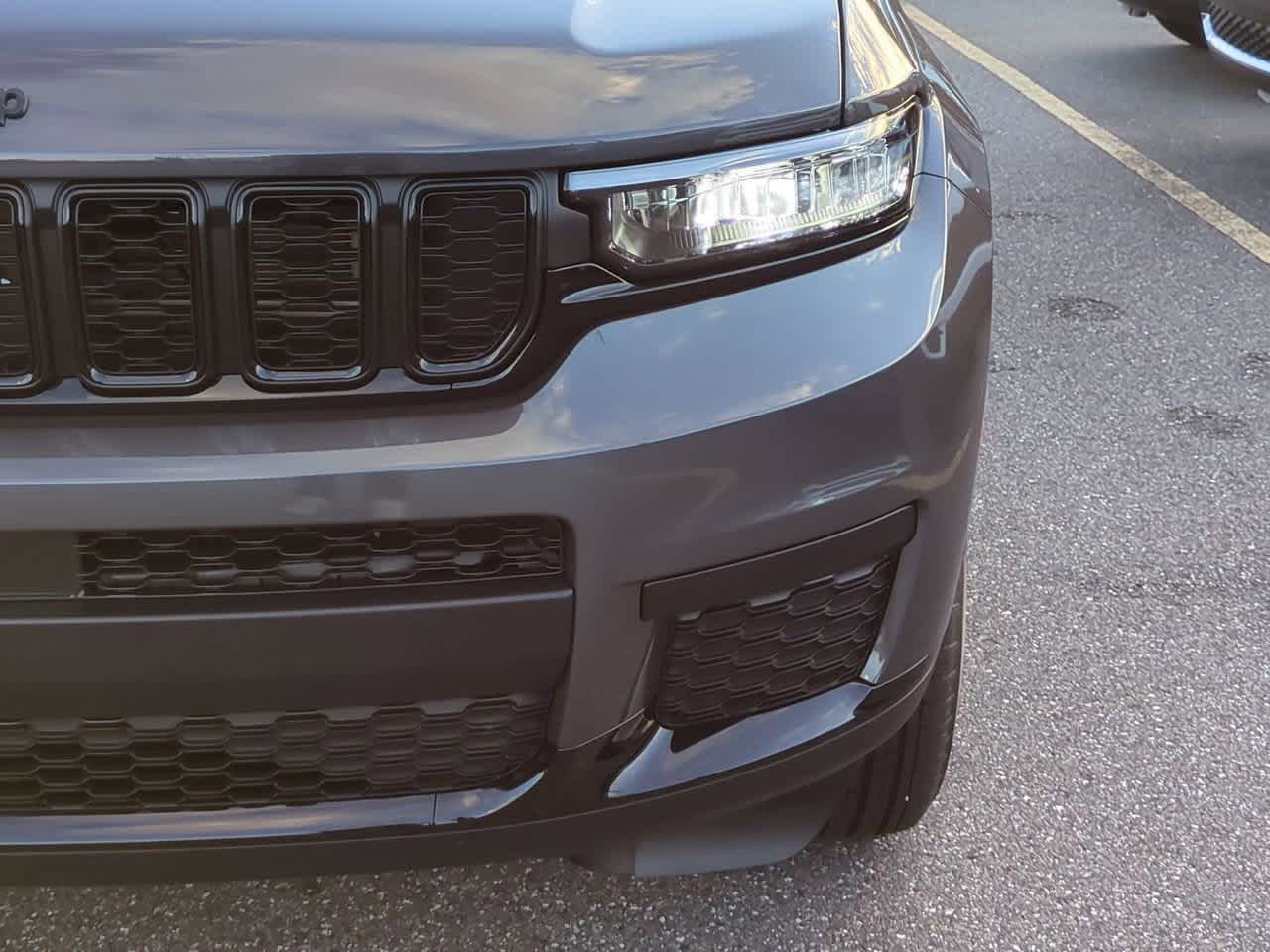 Thumbnail: 2025 Jeep Grand Cherokee L - 11