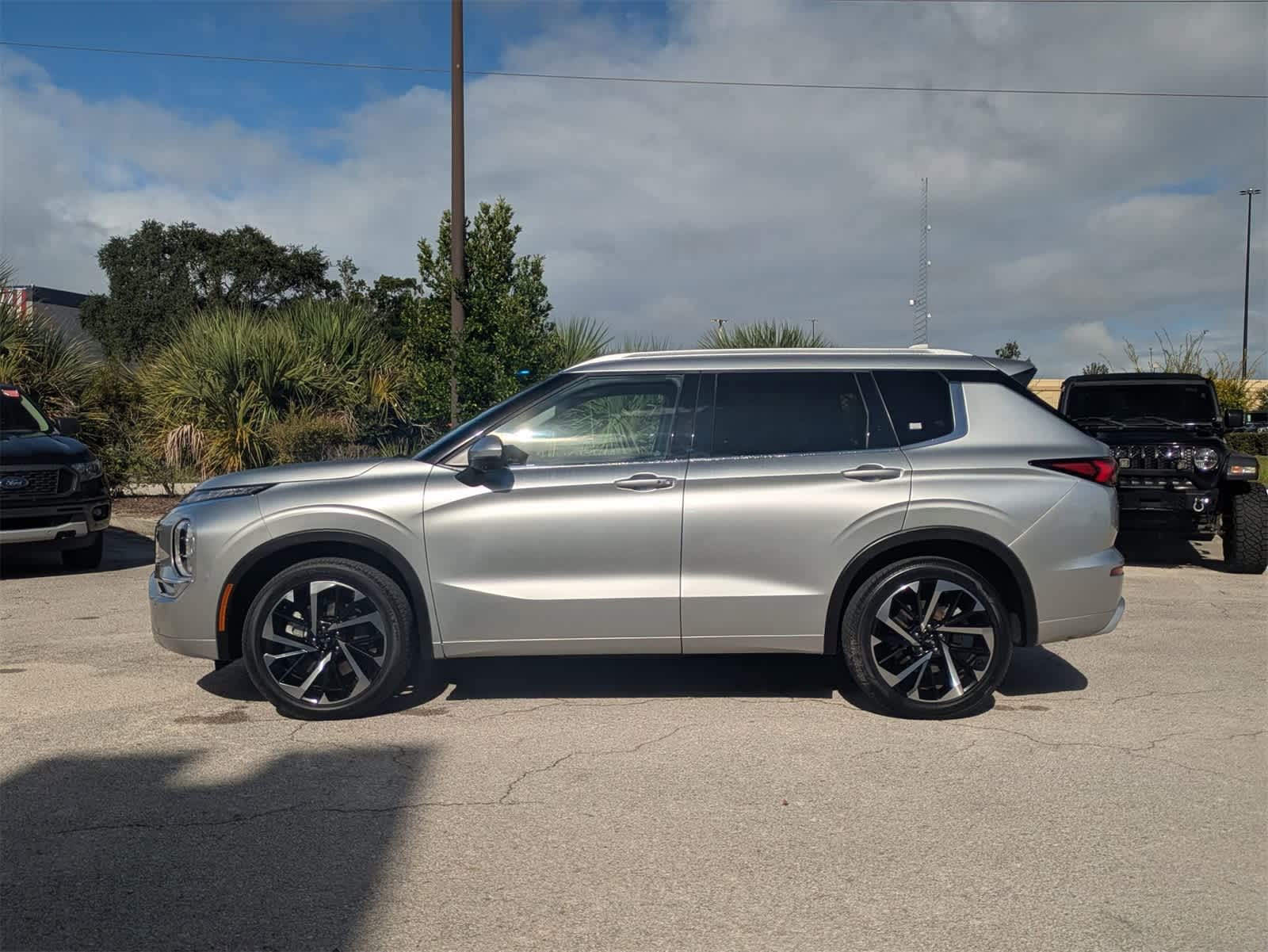 Thumbnail: 2024 Mitsubishi Outlander - 7