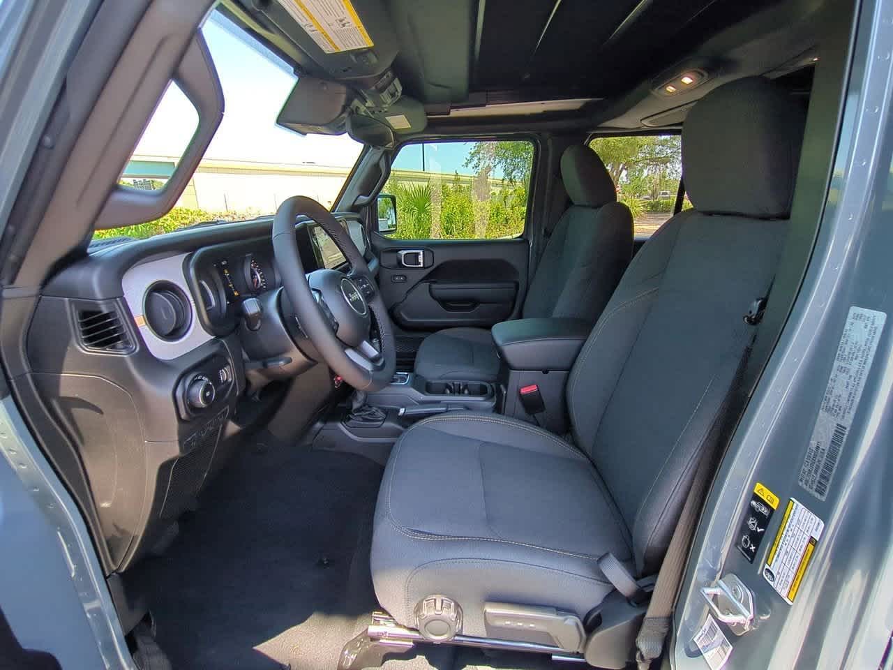 Thumbnail: 2025 Jeep Wrangler - 17