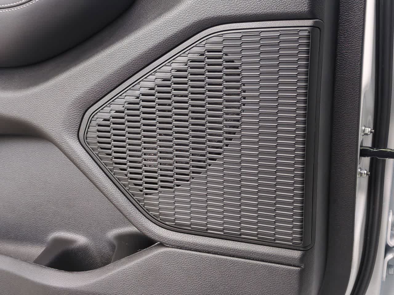 Thumbnail: 2026 Jeep Grand Cherokee - 32