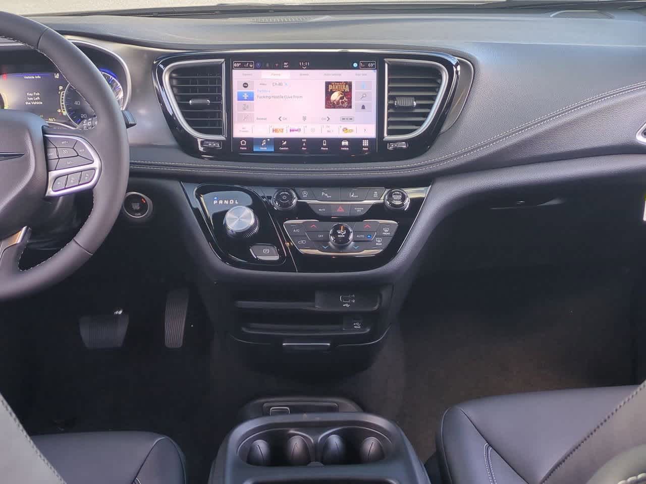 Thumbnail: 2026 Chrysler Pacifica - 28