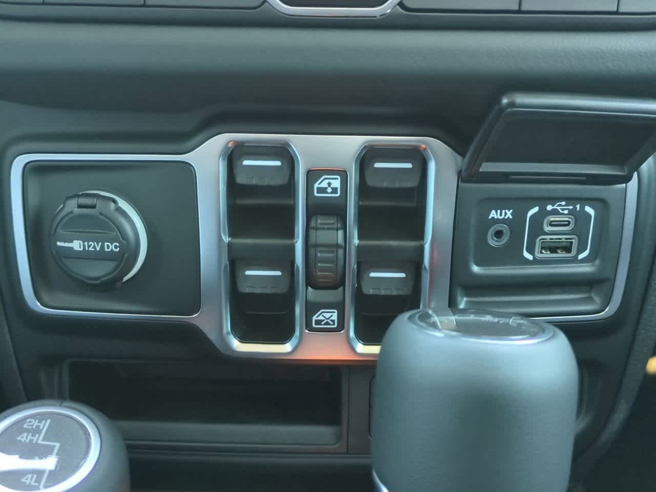 Thumbnail: 2025 Jeep Gladiator - 32