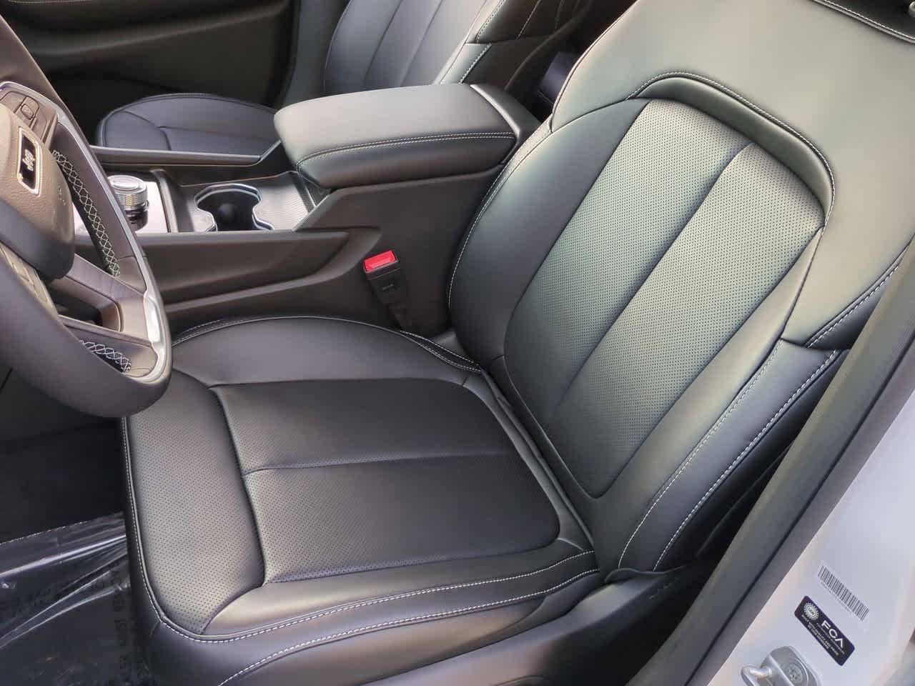 Thumbnail: 2025 Jeep Grand Cherokee - 17