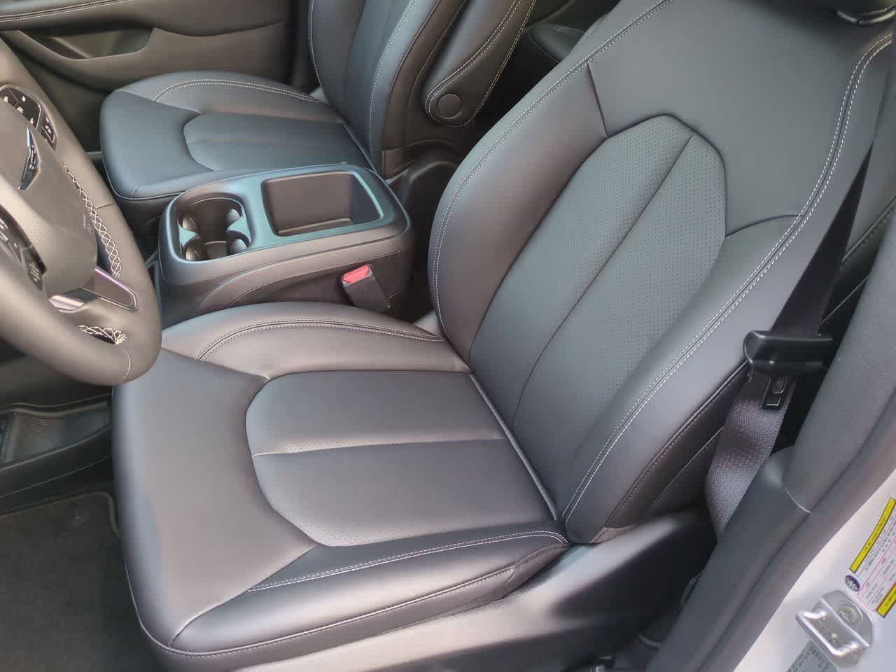 Thumbnail: 2026 Chrysler Pacifica - 17