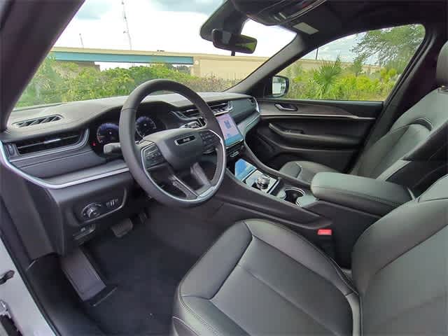 Thumbnail: 2025 Jeep Grand Cherokee - 10