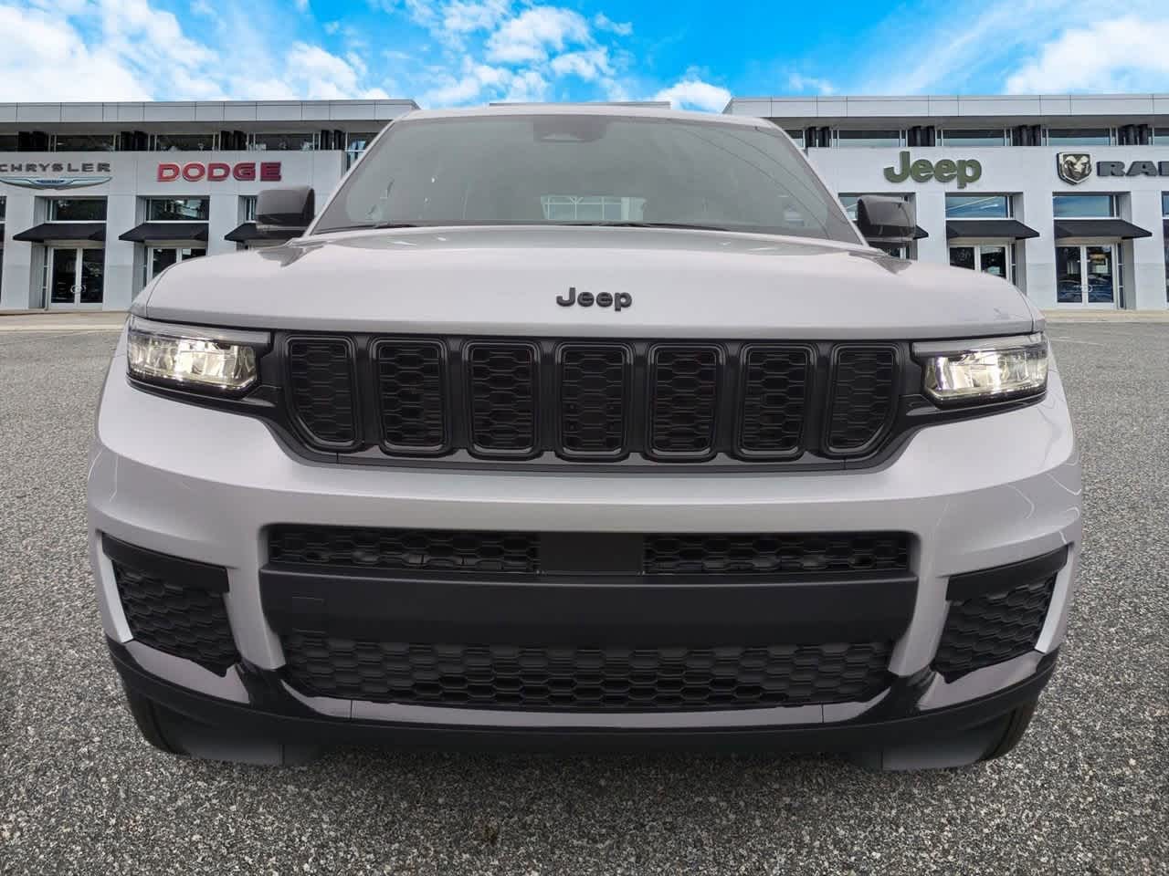 Thumbnail: 2025 Jeep Grand Cherokee L - 3