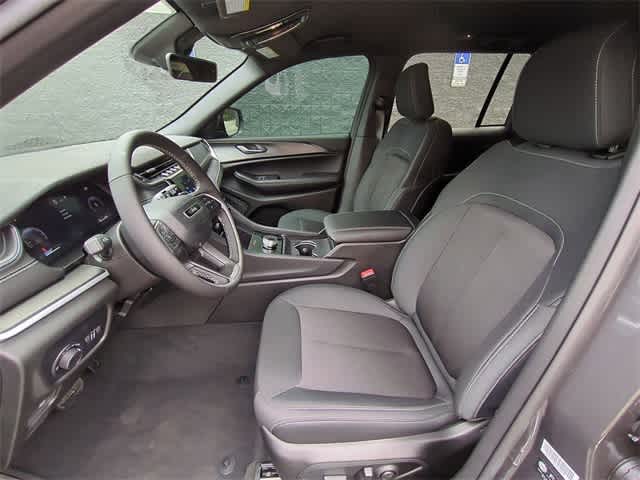 2025 Jeep Grand Cherokee Laredo 16