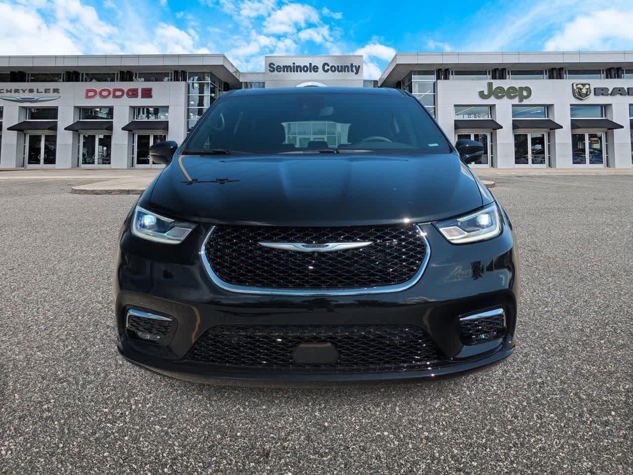 Thumbnail: 2026 Chrysler Pacifica - 3