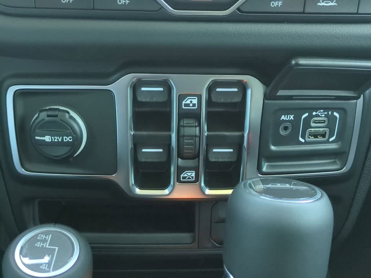 Thumbnail: 2025 Jeep Gladiator - 32