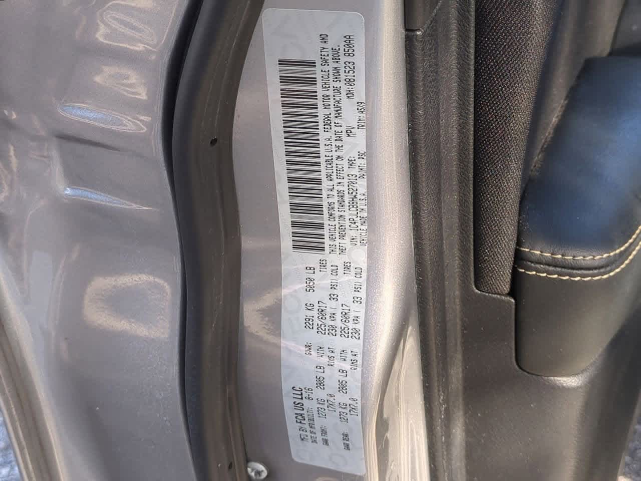 Thumbnail: 2017 Jeep Cherokee - 34