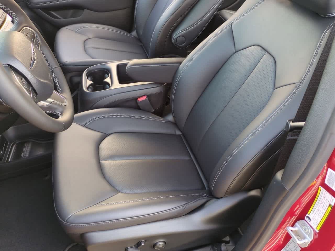 Thumbnail: 2026 Chrysler Pacifica - 17