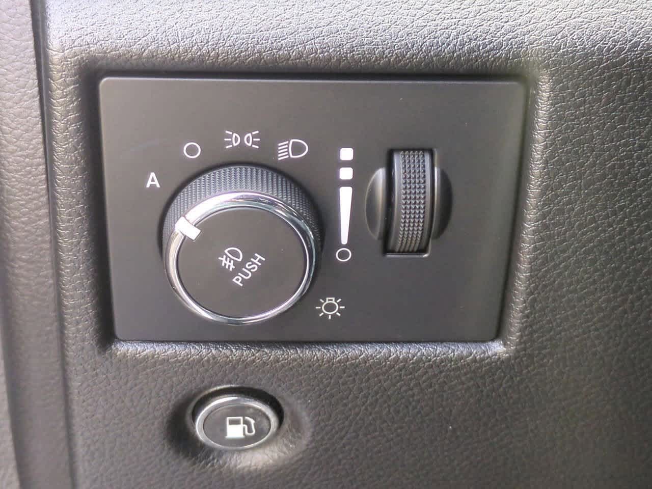 Thumbnail: 2022 Jeep Grand Cherokee - 17