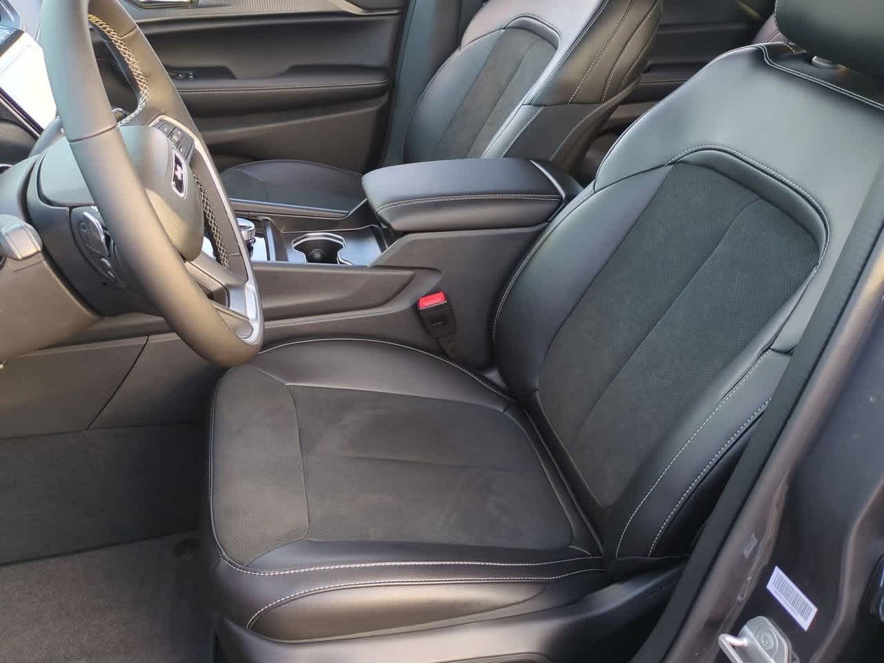 Thumbnail: 2025 Jeep Grand Cherokee L - 16