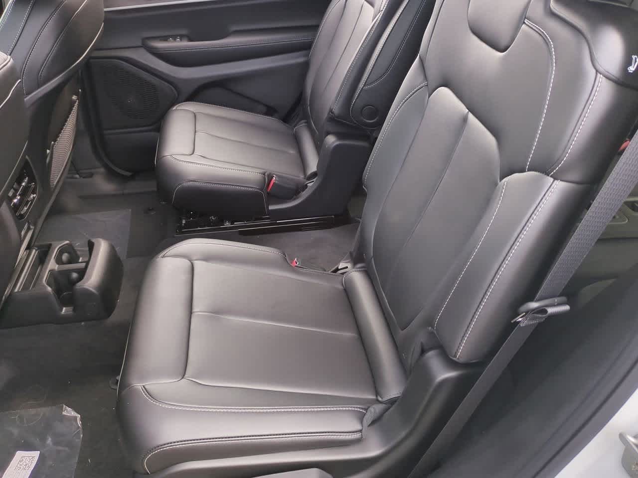 Thumbnail: 2025 Jeep Grand Cherokee L - 21