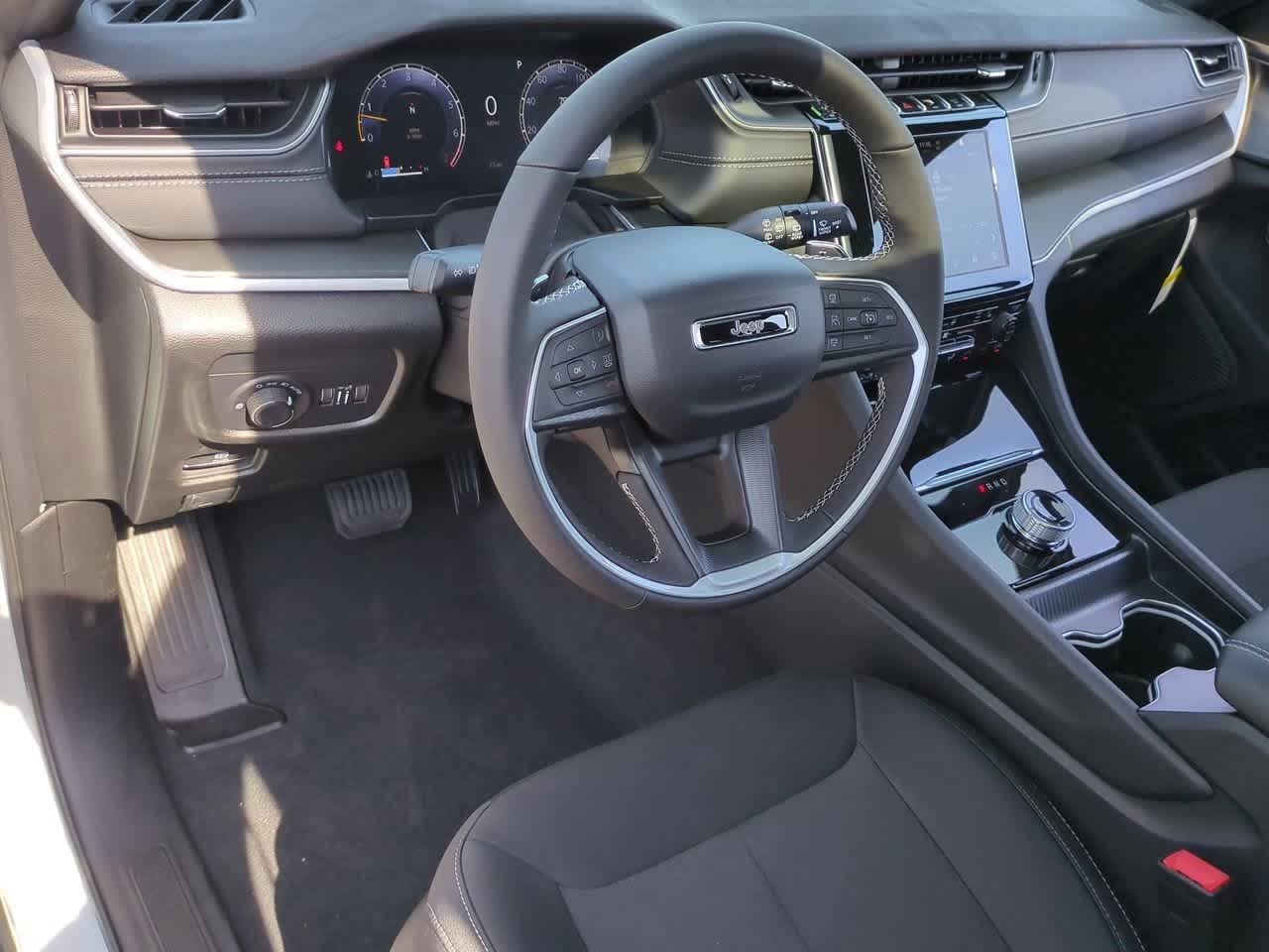 Thumbnail: 2025 Jeep Grand Cherokee - 10