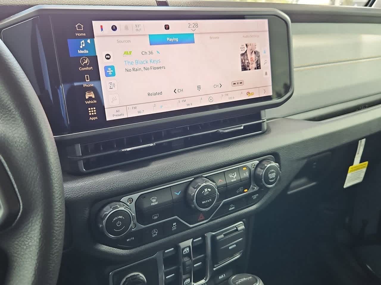 Thumbnail: 2025 Jeep Gladiator - 28