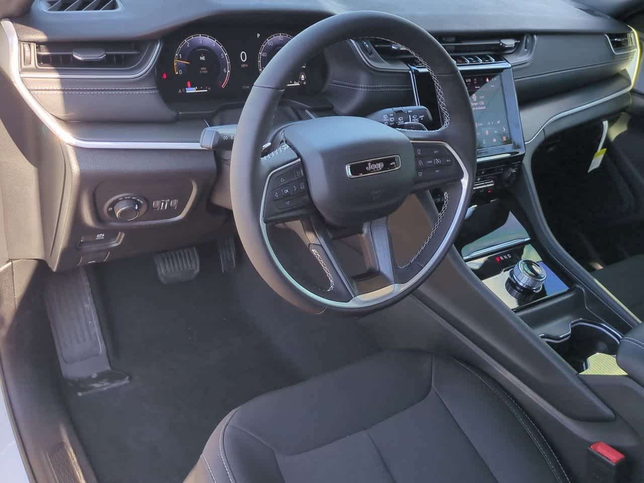 Thumbnail: 2025 Jeep Grand Cherokee - 10