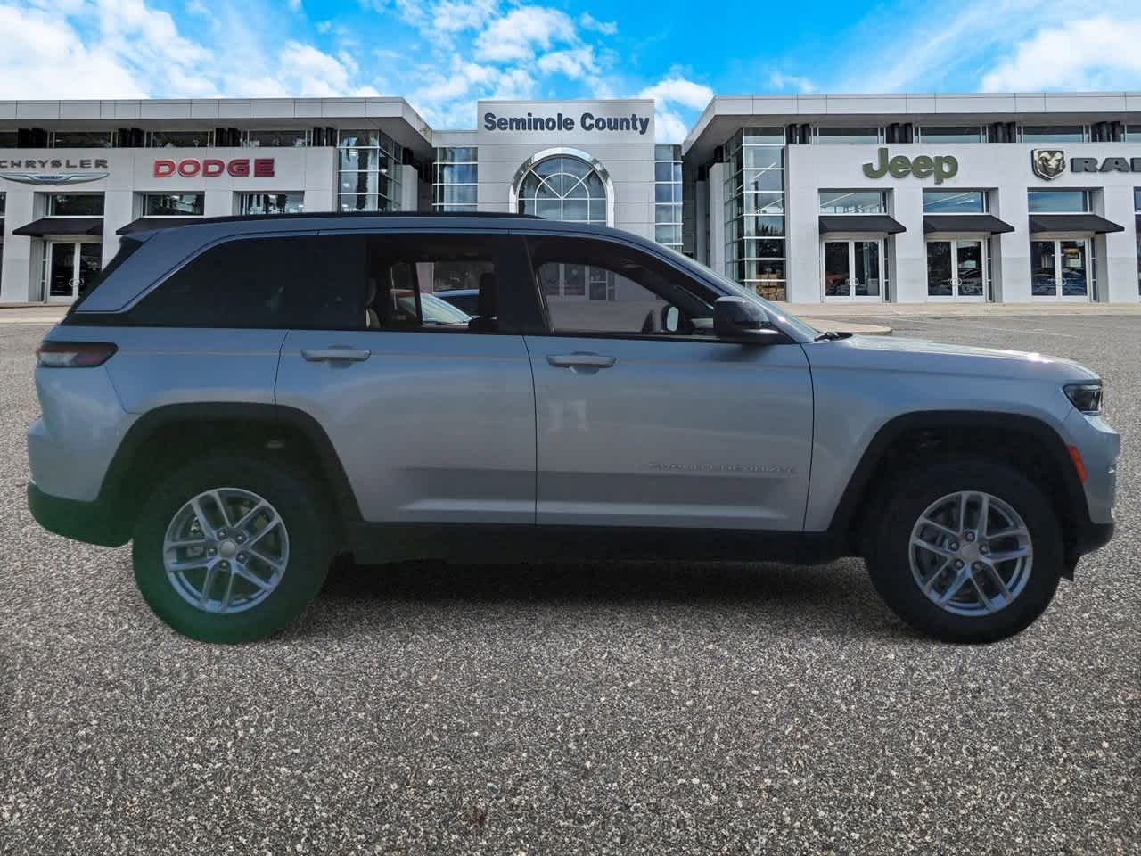 Thumbnail: 2025 Jeep Grand Cherokee - 9