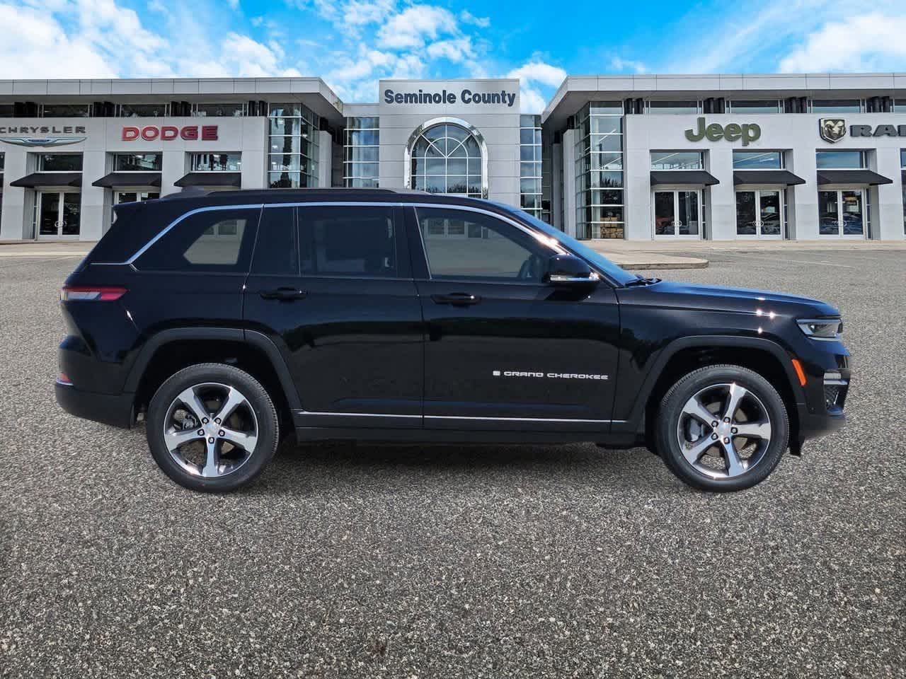 Thumbnail: 2025 Jeep Grand Cherokee - 9