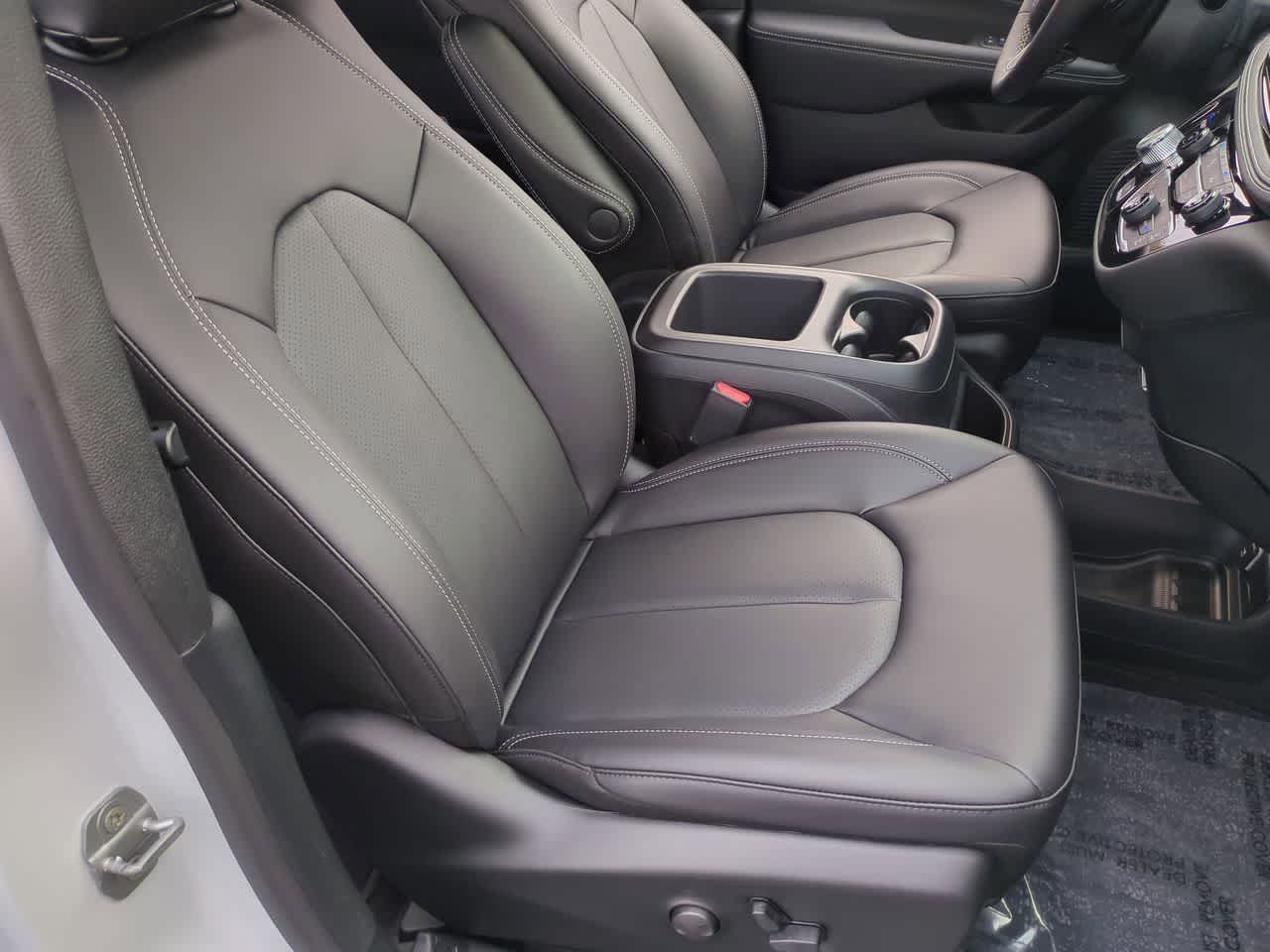 Thumbnail: 2026 Chrysler Pacifica - 23