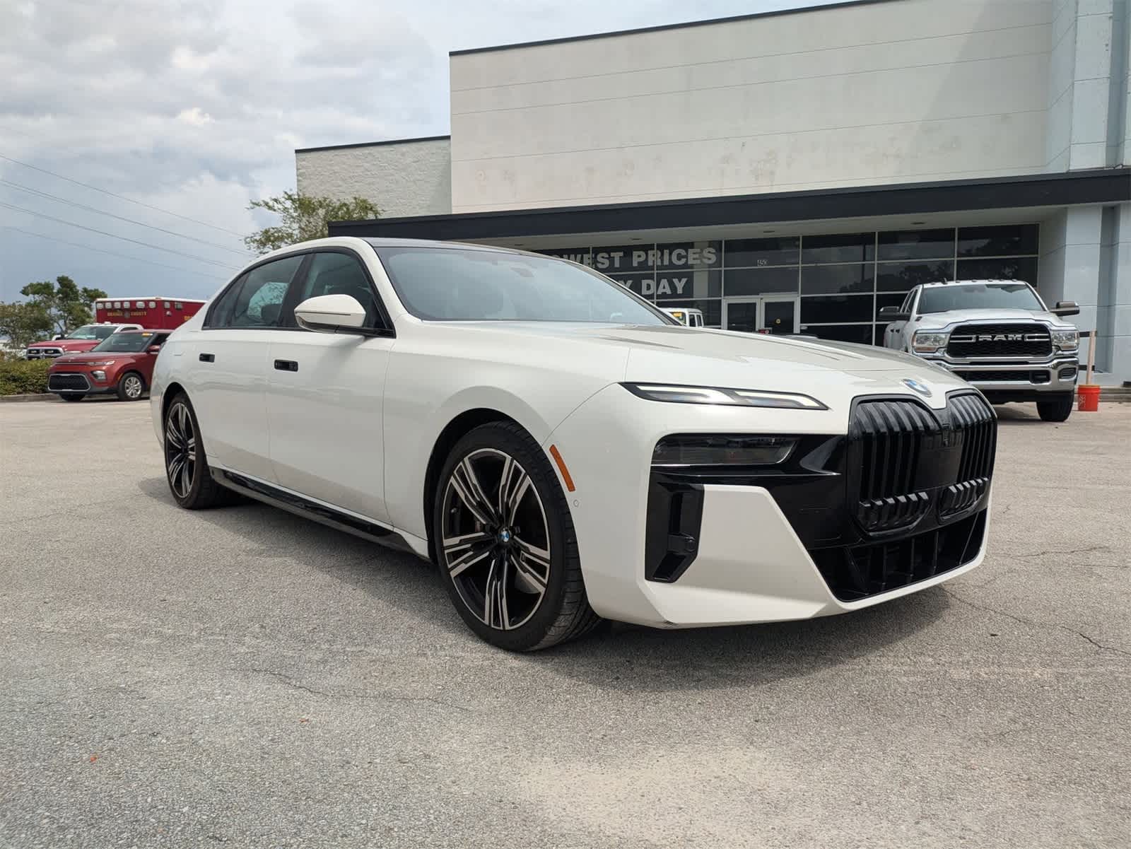 Thumbnail: 2023 BMW 7 Series - 3