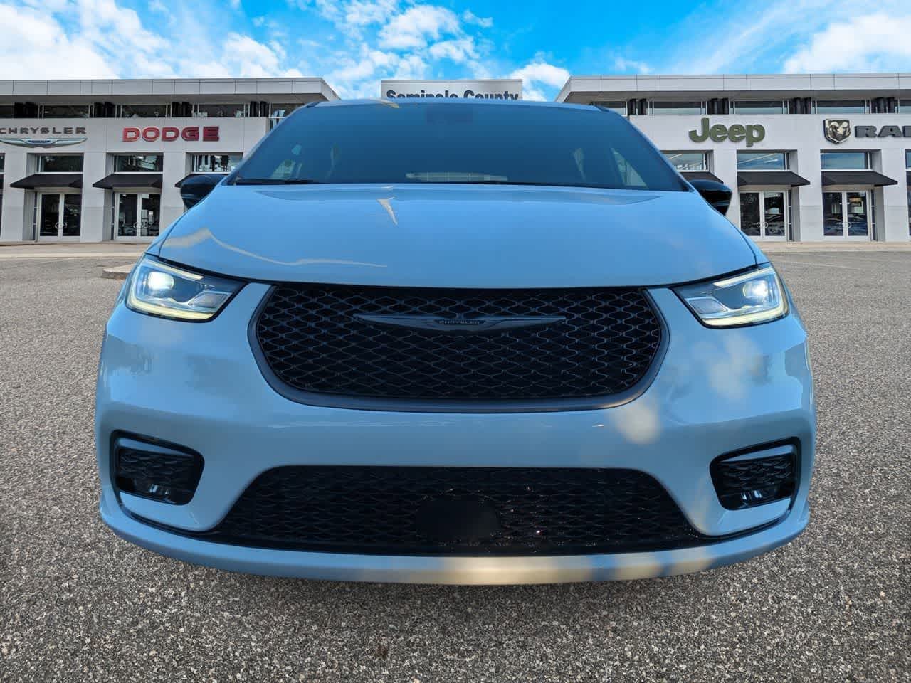 Thumbnail: 2026 Chrysler Pacifica - 3