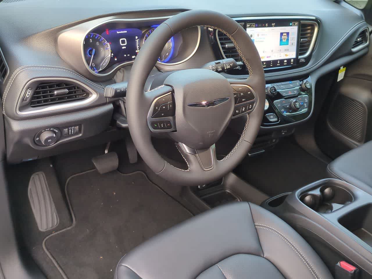 Thumbnail: 2026 Chrysler Pacifica - 10