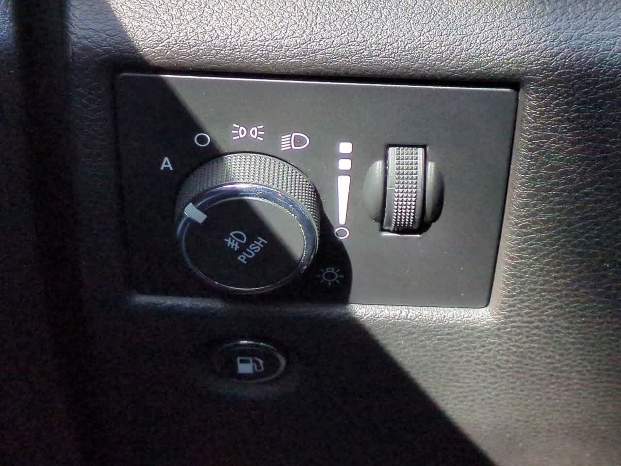 Thumbnail: 2018 Jeep Grand Cherokee - 17