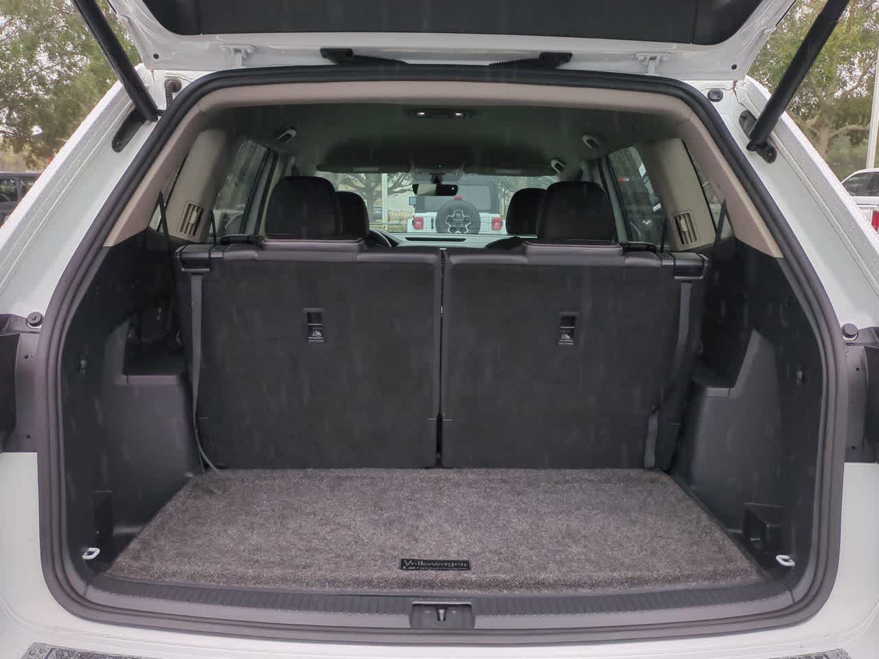 Thumbnail: 2023 Volkswagen Atlas - 34