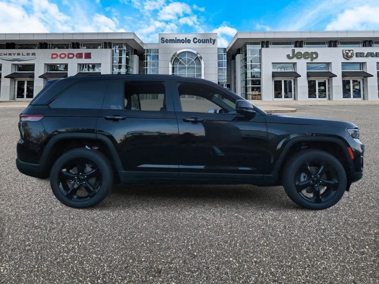 Thumbnail: 2025 Jeep Grand Cherokee - 9