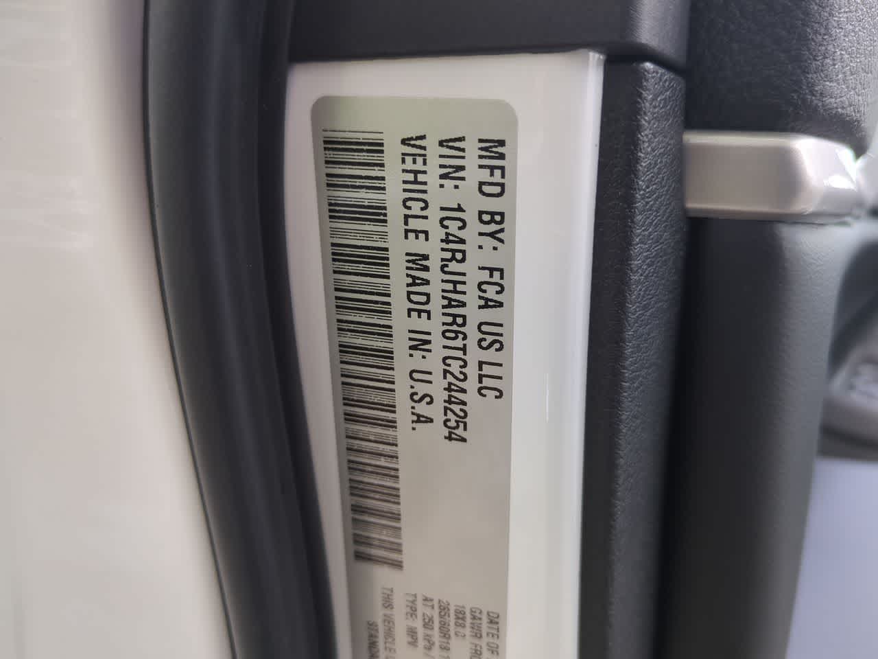 Thumbnail: 2026 Jeep Grand Cherokee - 38