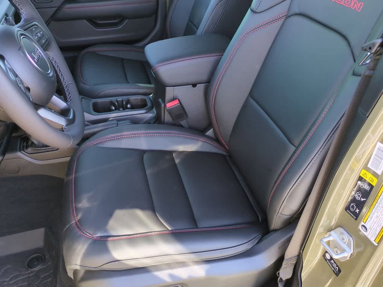 Thumbnail: 2025 Jeep Gladiator - 17