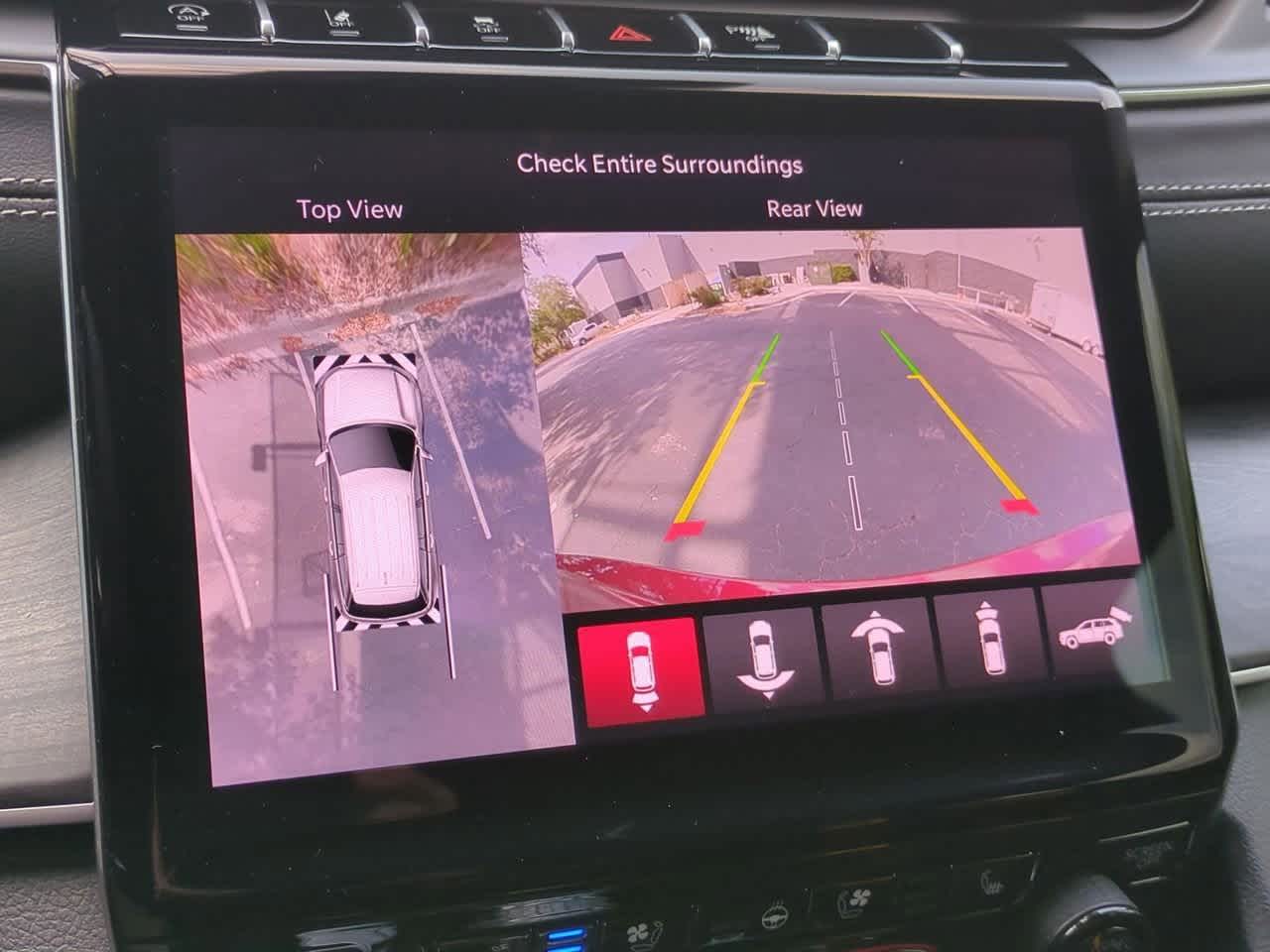 Thumbnail: 2025 Jeep Grand Cherokee - 32