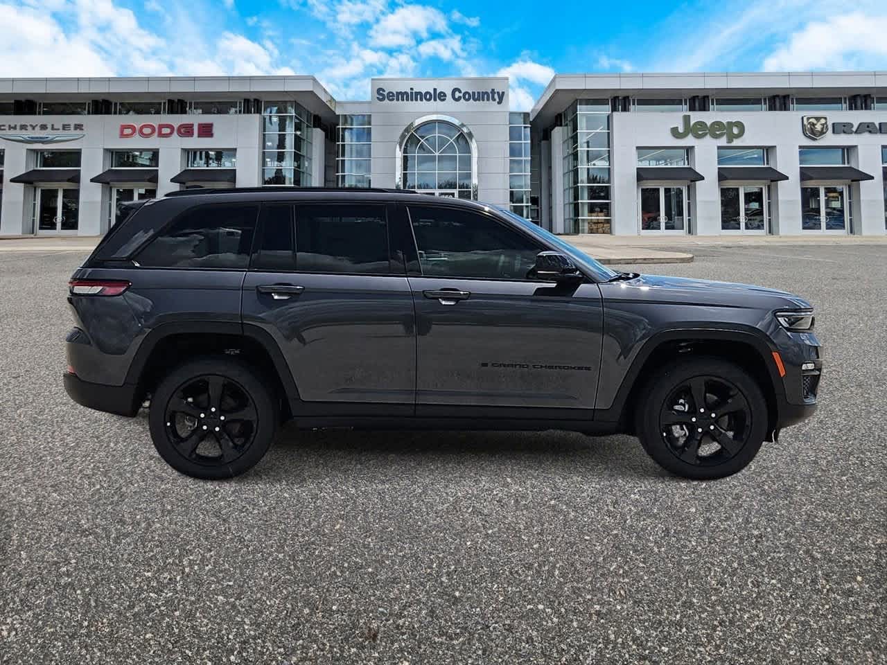 Thumbnail: 2025 Jeep Grand Cherokee - 9