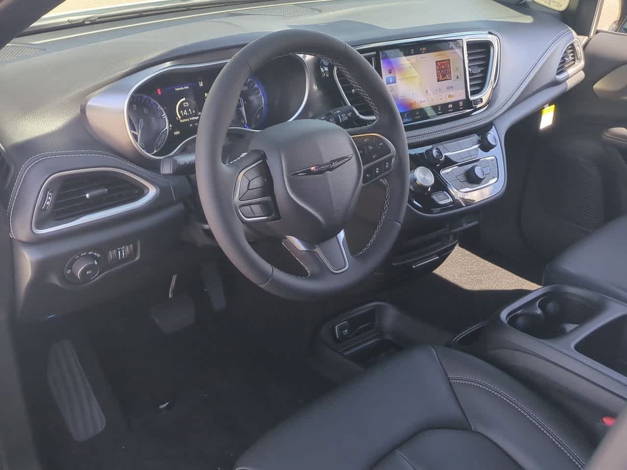 Thumbnail: 2026 Chrysler Pacifica - 10