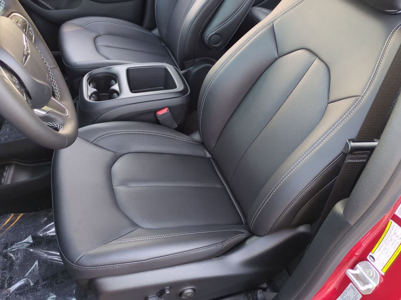 Thumbnail: 2026 Chrysler Pacifica - 17